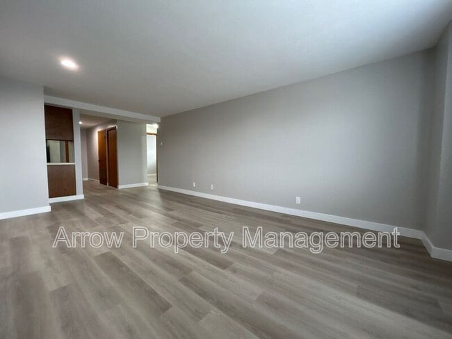 Foto del edificio - 208 E 5th St