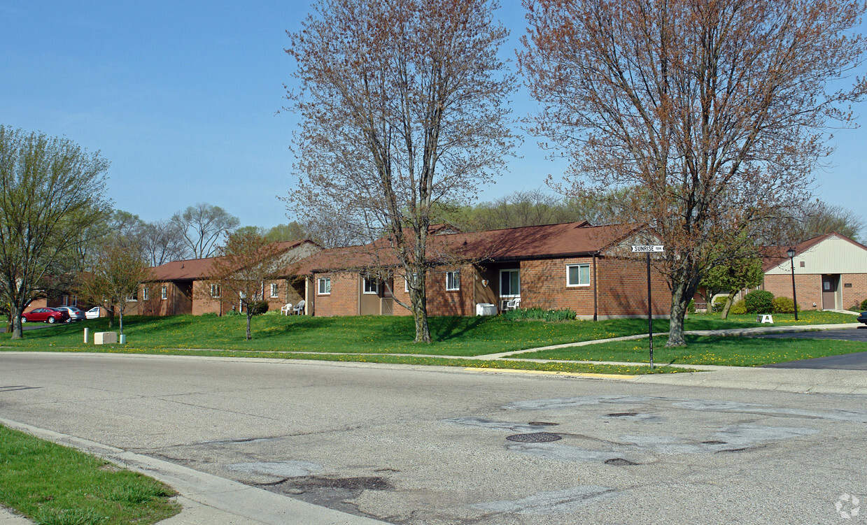 Building Photo - Senior Citizen