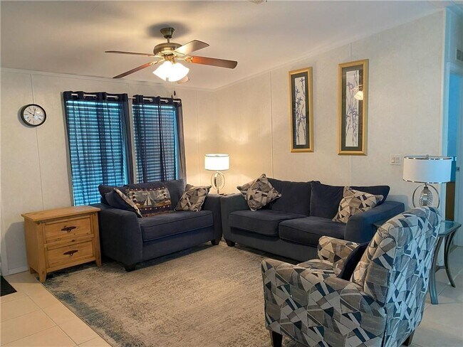 Building Photo - 807 Juniper Dr