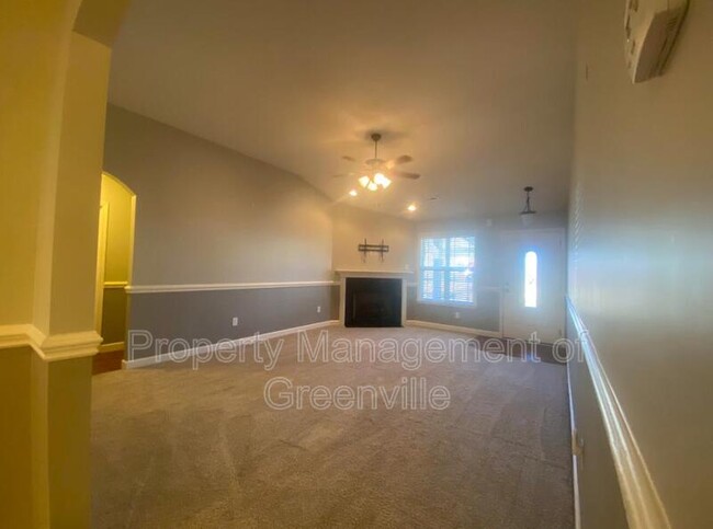 Foto del edificio - 716 Oglesby Creek Ln