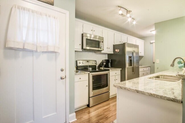Foto del edificio - 142 Indian Ridge Pl