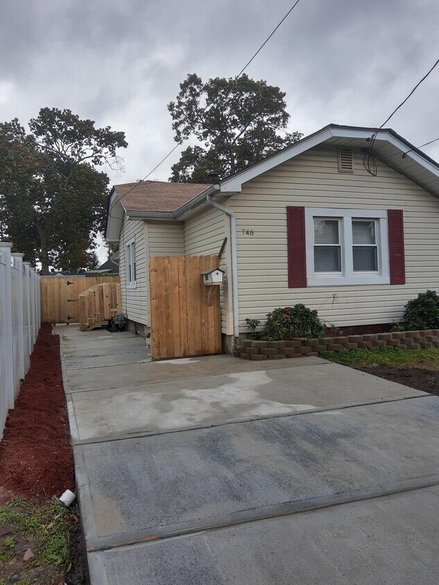 Primary Photo - 746 Hilltop Ave