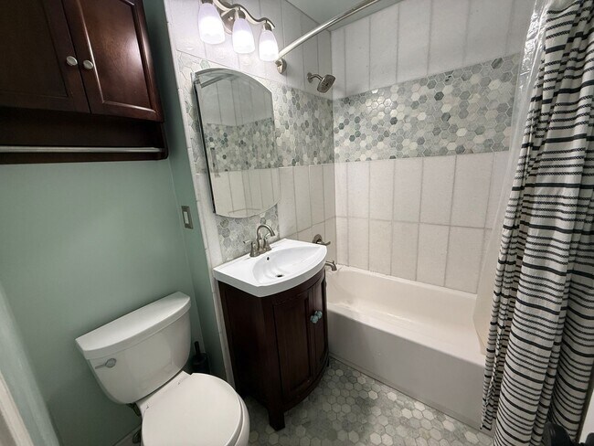 Foto del edificio - Luxury 4 Bed Home with Bonus Rooms and Pool