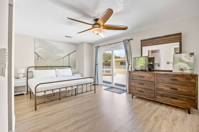 Foto del edificio - 241 S Brevard Ave