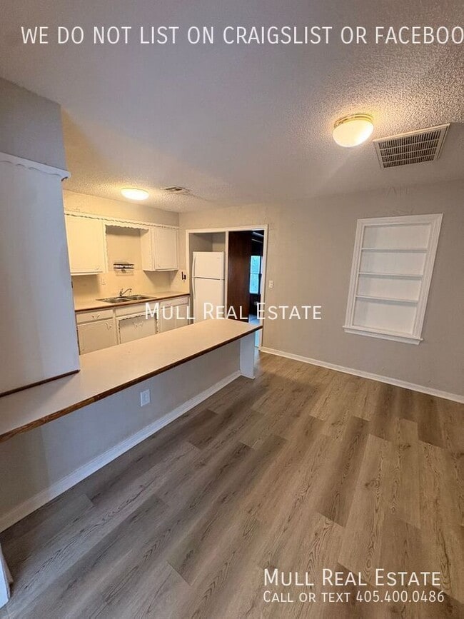 Building Photo - 1041 N Tabor Dr