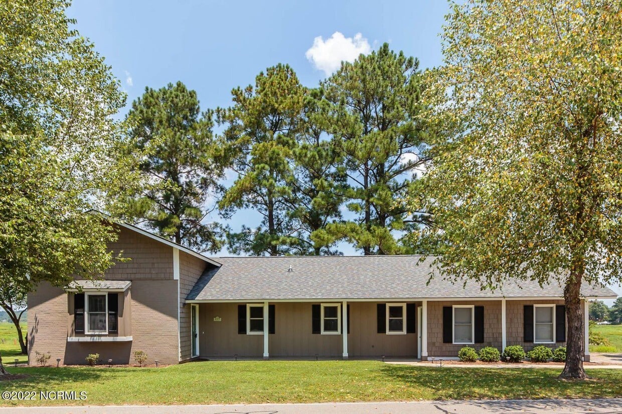 647 Castleberry Ct, Vass, NC 28394 House for Rent in Vass, NC