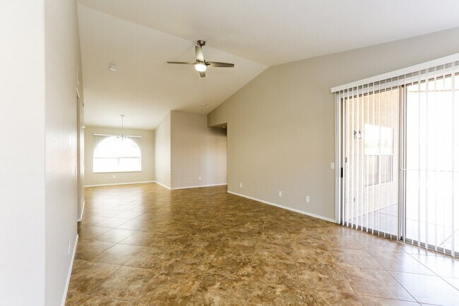 Building Photo - 1058 S Sierra St