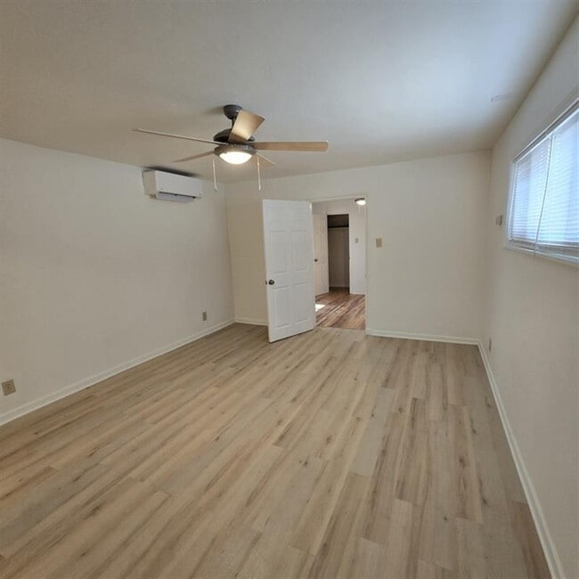 Building Photo - peace home 21