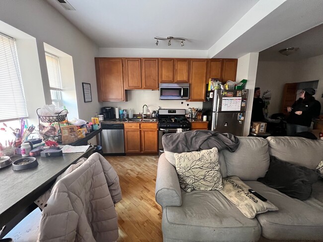 7046-2 Cocina - Greenleaf-Paulina Apartments