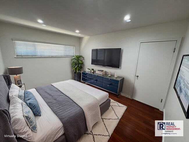 Foto del edificio - Charming 3 Bed, 2 Bath Single Family Home with Attached Garage and Spacious Backyard