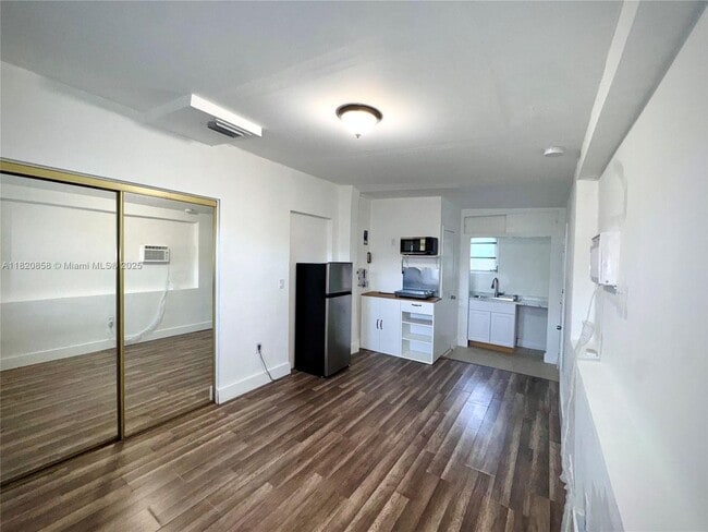 Building Photo - 2331 NW Flagler Terrace