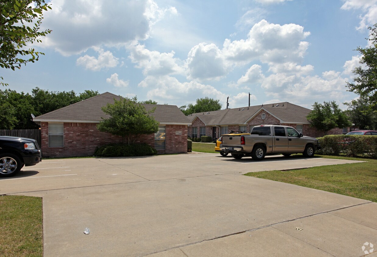 Sierra Vista Apartments in Midlothian, TX