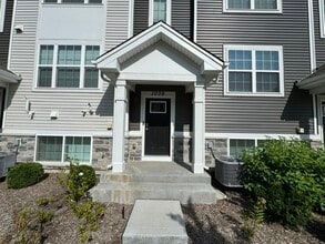 Building Photo - 1039 Briar Gln Ct