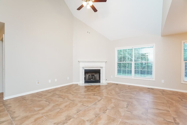 Building Photo - 649 Kingsway Dr