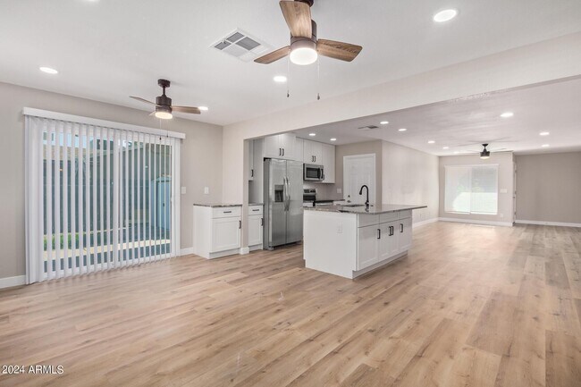 Foto del edificio - 1747 S Windsor