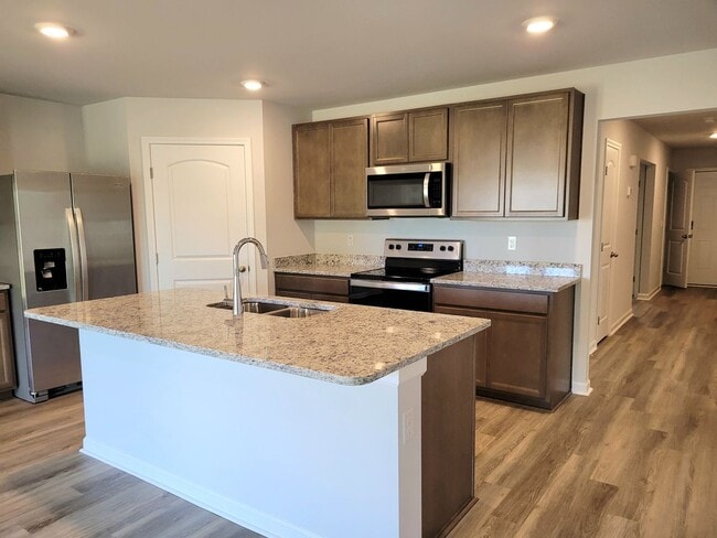 Building Photo - ATHENS - MOVE IN READY - NEW BUILD