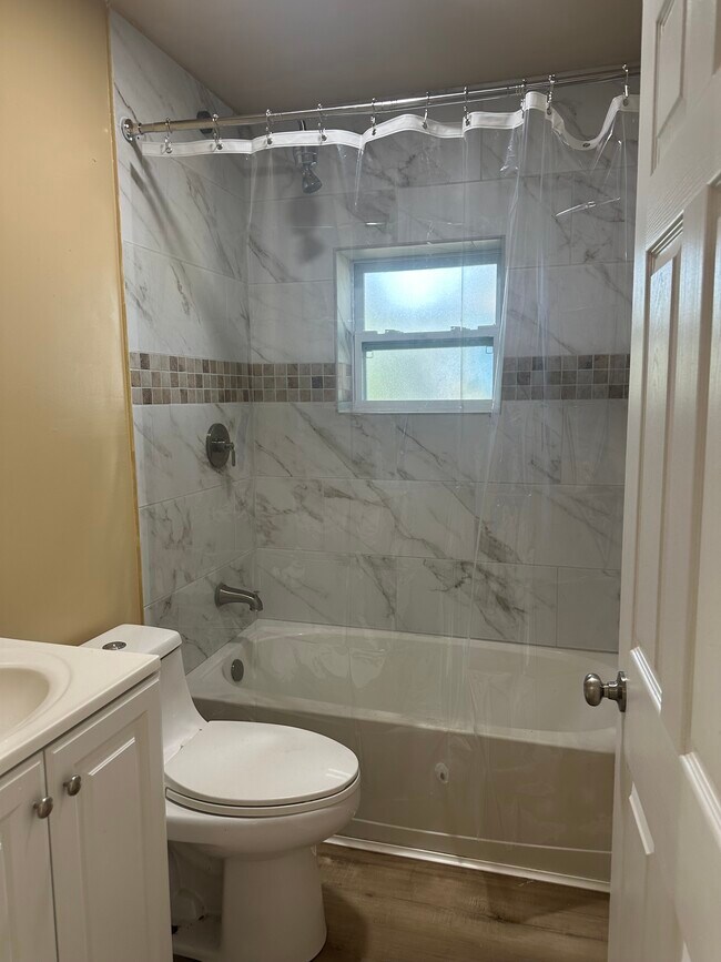 Foto del edificio - 124 S Oleander Ave