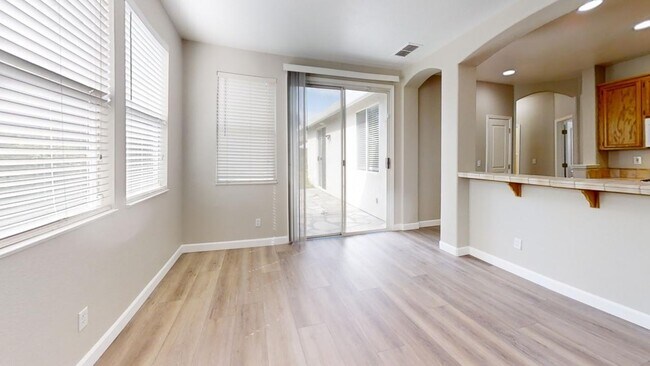 Foto del edificio - 3855 Saintsbury Dr