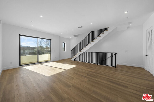 Building Photo - 10845 1/2 Morrison St