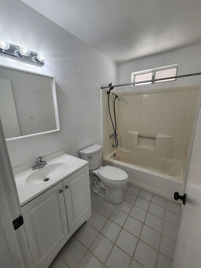 Building Photo - **COMING SOON** 2 Bedroom 2 Bath House near Downtown