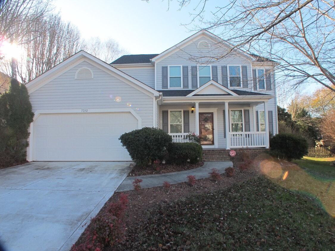 Foto principal - Gorgeous Modern. 2 story 4 bed., 2.5 bath ...