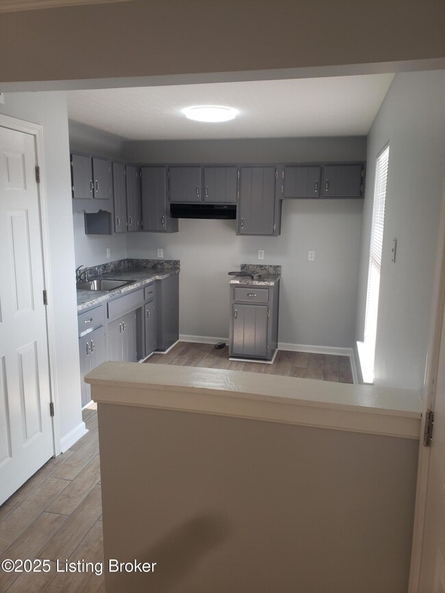 Building Photo - 102 E Florence Ave