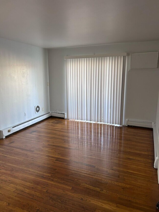 Building Photo - Kingsley Apartments