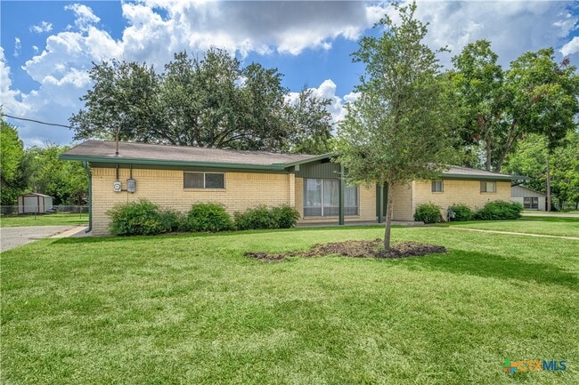 Building Photo - 516 W 14th St