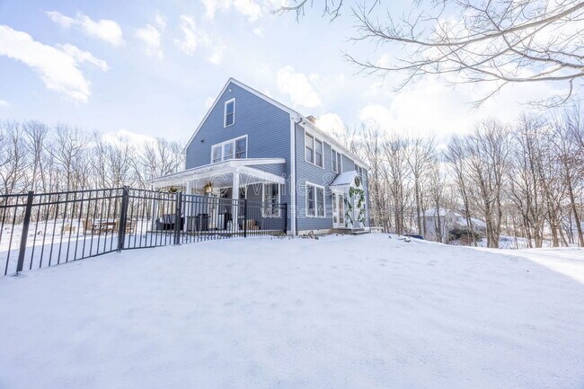 Foto del edificio - 27 Saw Mill Rd