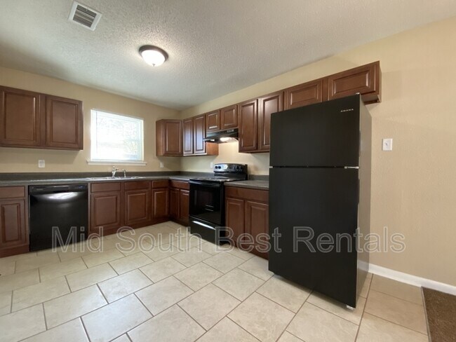 Building Photo - 6 Southern Oaks Ct