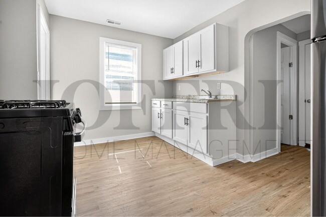 Foto del edificio - 2080 W 33rd St