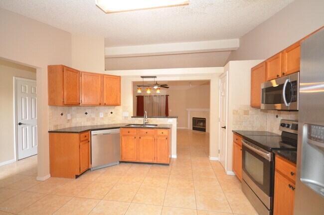 Foto del edificio - 2521 Glade Springs Dr