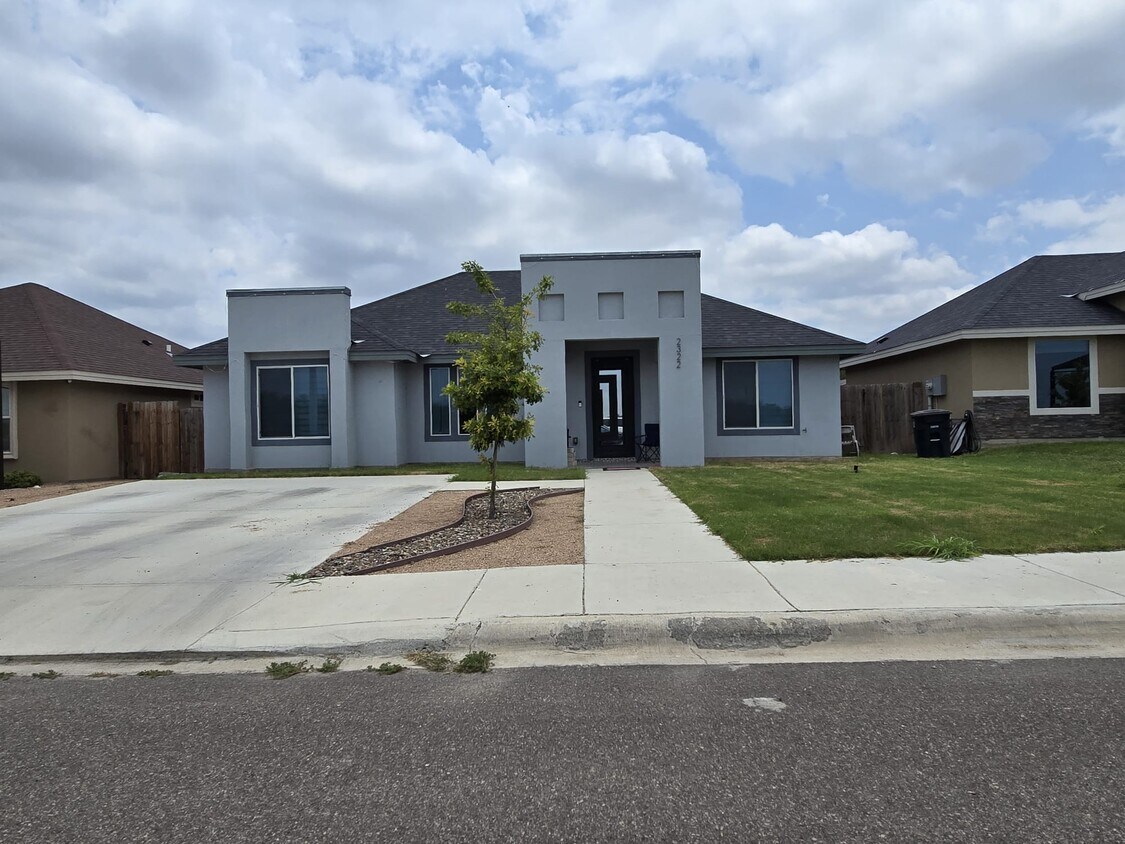 Front1 - 2322 Rio Pecos Dr