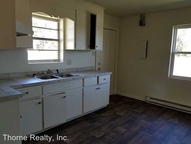 Building Photo - 2 br, 1 bath House - 1700 SW Main Street