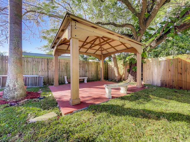 Gazebo - 1500 Davie Blvd