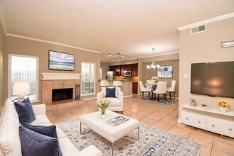 Building Photo - 9400 Doliver Dr