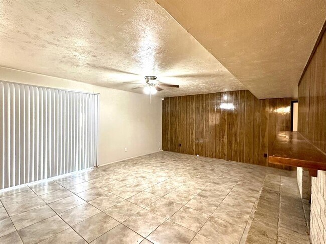 Foto del edificio - 14118 Meyersville Dr