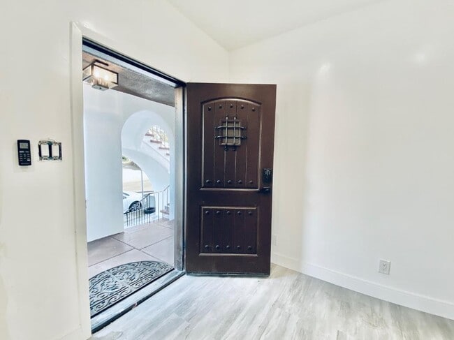 Foto del edificio - 627 Brittania St