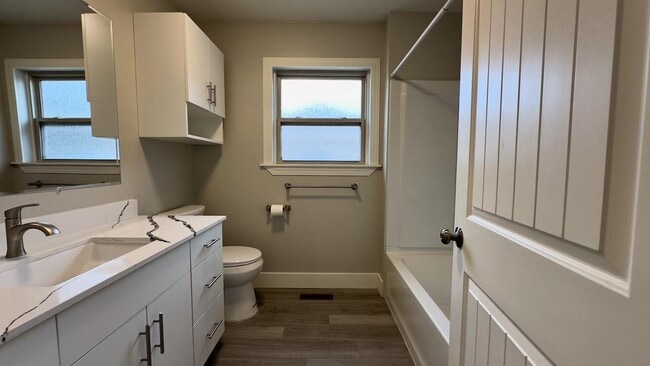Building Photo - 410 N 250 W