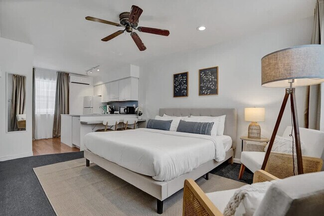 Building Photo - 851 N Surf Rd