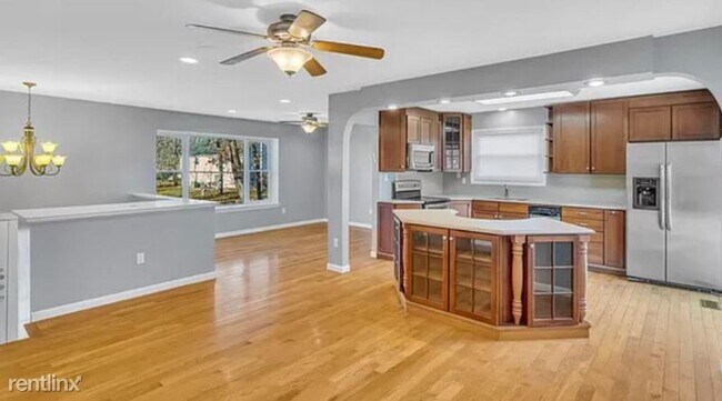 Foto del edificio - 4 br, 2.5 bath House - 16 Buckingham Dr