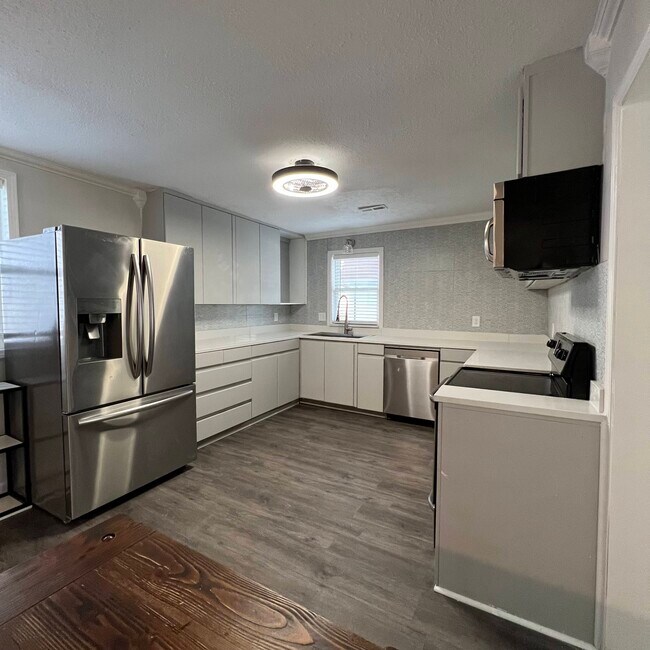 Stainless Appliances and Quartz Countertops - 333 S Center St