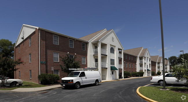 Foto del edificio - Planters Run Apartments (55+ Active Adult)