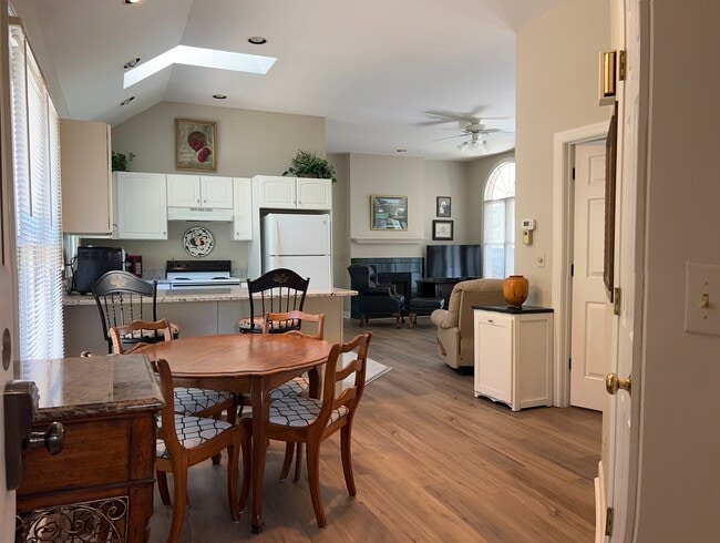 Building Photo - 201 Plantation Dr