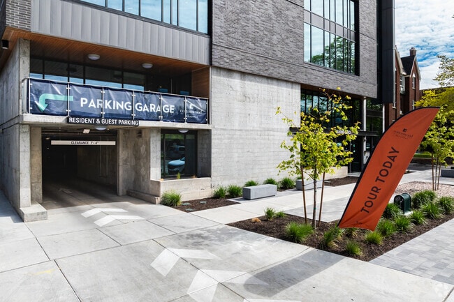 Building Photo - Karve on Broadway