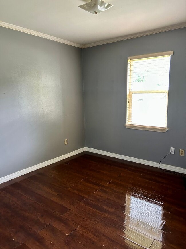 Building Photo - 7813 Woodfield Dr