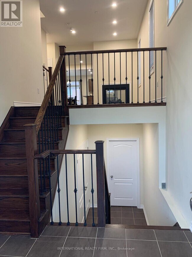 Photo du bâtiment - 74 Fawnridge Rd