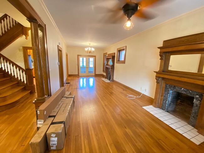 Building Photo - 629 Dennison Ave