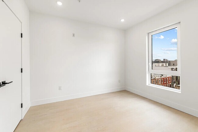 Foto del edificio - 2139 N 10th St