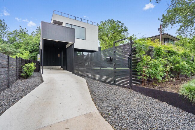 Building Photo - 1707 Kerr Ave